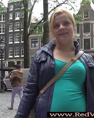デブオランダ売春婦はユーロ旅行者をファック