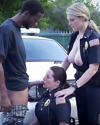 Polizesi Gang Bang und Milf Nylon Handjob Wir sind das Gesetz meiner Niggas, und das Gesetz braucht Schwarz