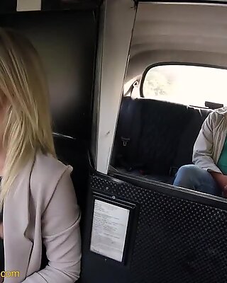 Femmina fake taxi bionda bellezza scopa il suo passeggero