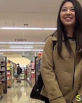 Japonki nastolatka in publicznie