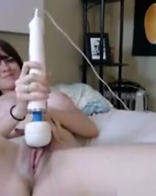 Dik Kut Brunette masturbeert op webcam
