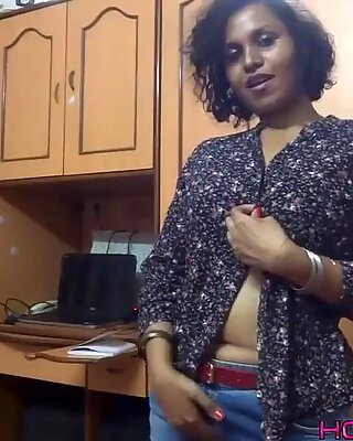 Big Perse Mumbai Lukiotyttö Spanking itseään Fucking hänen tiukka Etelä-Aasialainen Tussu